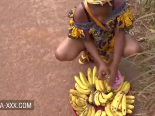 E zezë banane seller i dashur joshur për një extraordinary e pisët film