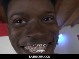 Jeune noir amateur hétéro garçon avec appareil dentaire