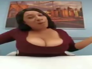 To titty cây mun jiggling ngực trong văn phòng, xxx video a7