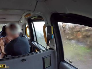 Gadungan taksi orang hitam dewi asia rae kacau dan disemprot dengan air mani